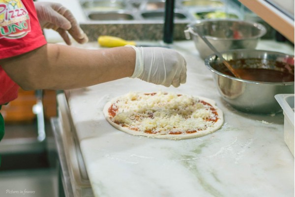Pizza Uno приготвяне на пица