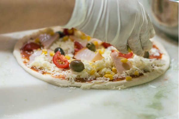 Pizza Uno приготвяне на пица