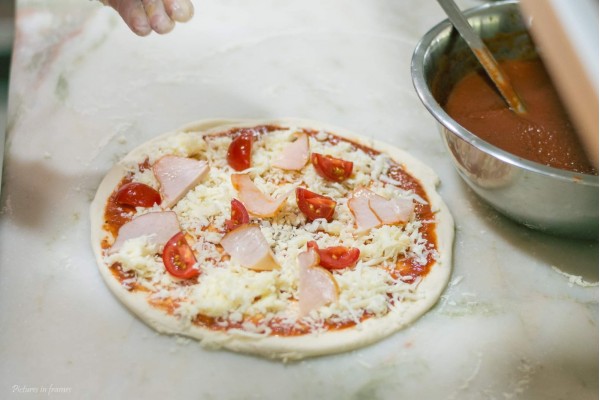 Pizza Uno приготвяне на пица