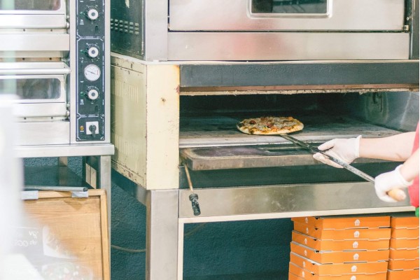 Pizza Uno приготвяне на пица